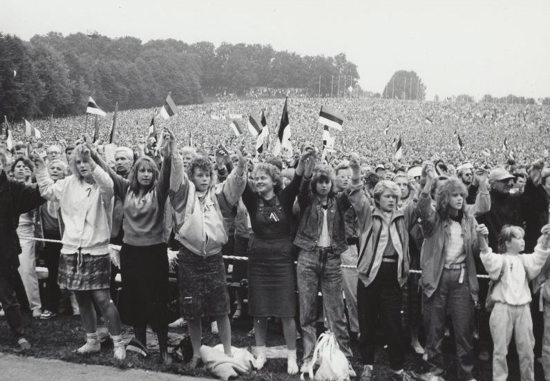 1988 Estonians declare sovereignty from USSR