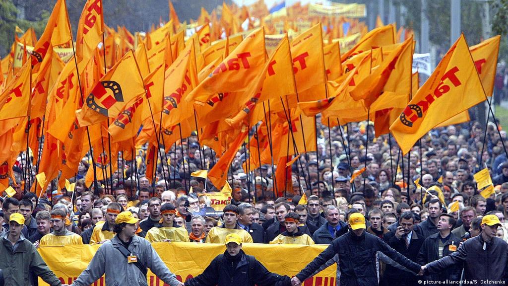 2004 Orange Revolution begins in Ukraine