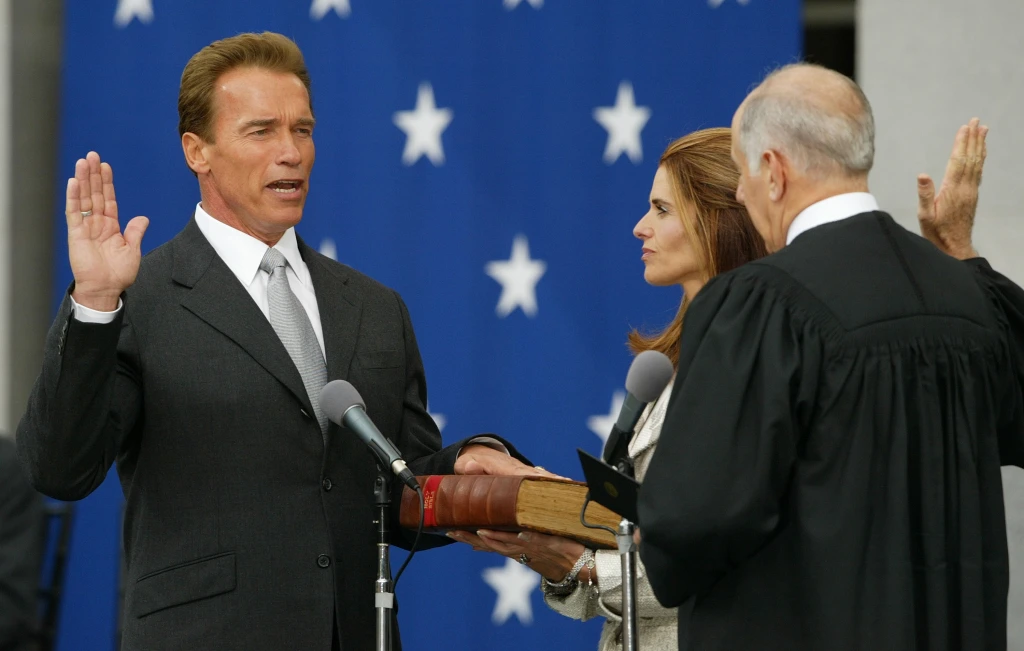 2003 Arnold Schwarzenegger sworn in as Californian Governor