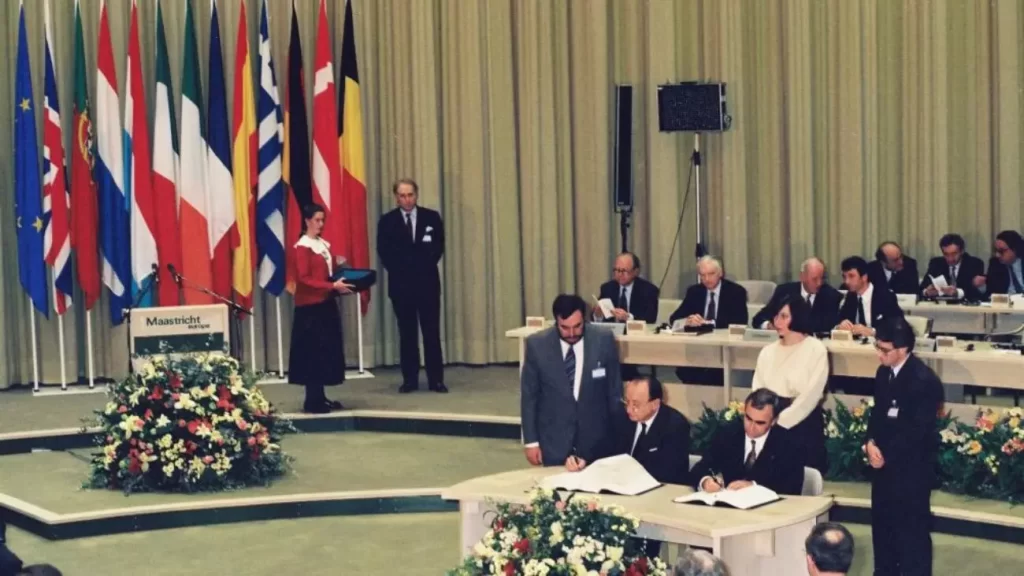 1993 Maastricht Treaty comes into force