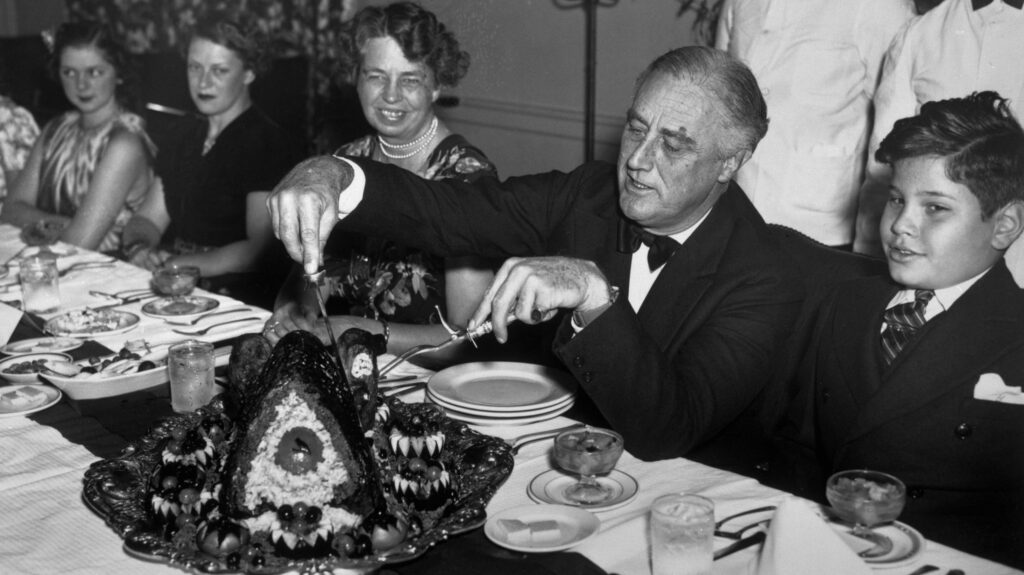 1941 Fourth Thursday of November set as Thanksgiving Day in the US