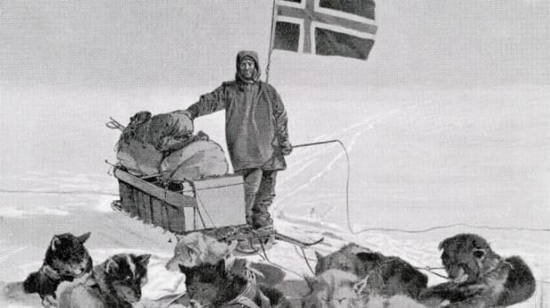 1911 Roald Amundsen reaches South Pole