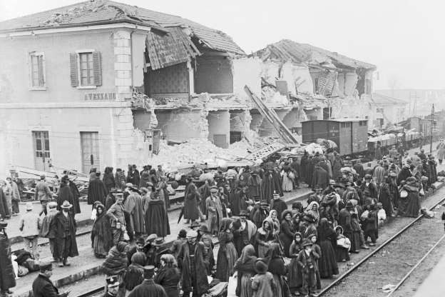 1915 The worst earthquake in Italian history kills 30,000