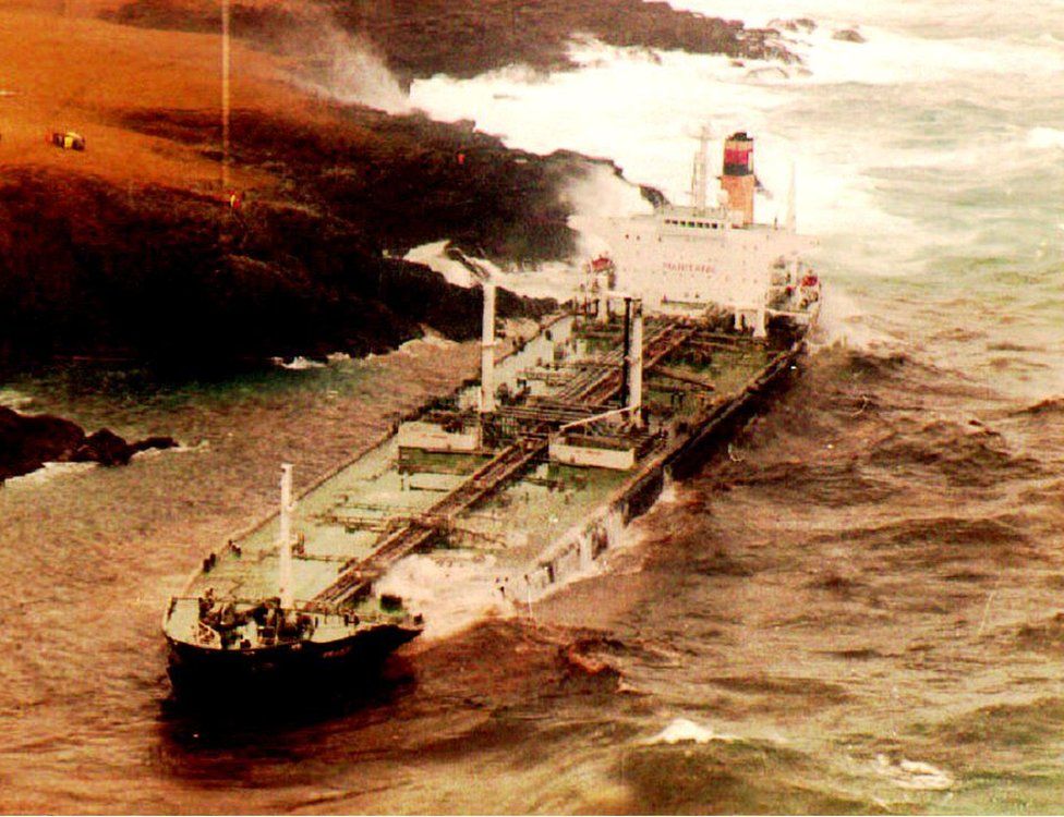 1993 The oil tanker MV Braer runs aground on the coast of the Shetland Islands