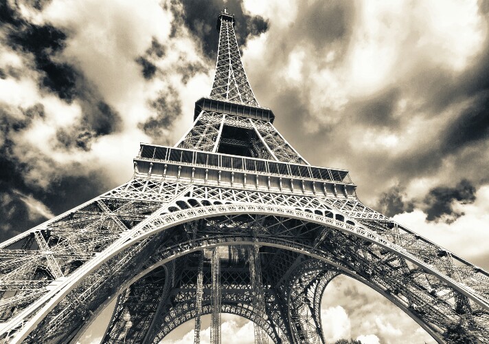 1908 The first long-distance radio message is broadcast from the Eiffel Tower in Paris