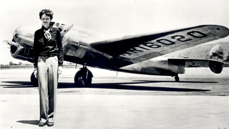 1935 Amelia Earhart flies solo from Hawaii to the U.S. mainland