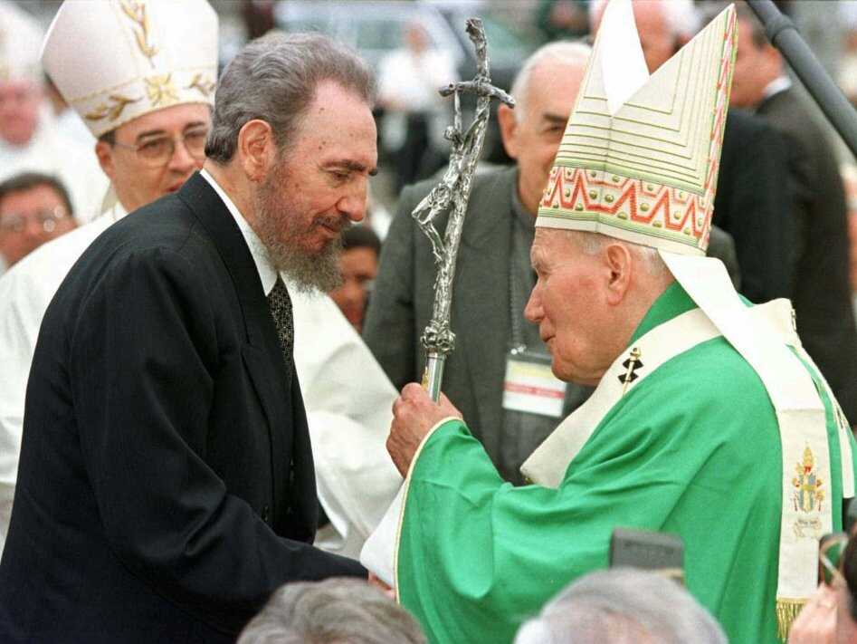 1998 Pope John Paul II visits Cuba