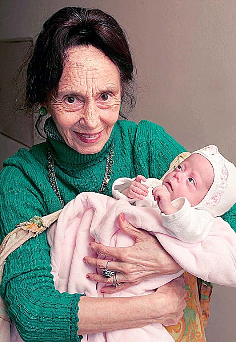 2005 Adriana Iliescu gives birth at the age of 66