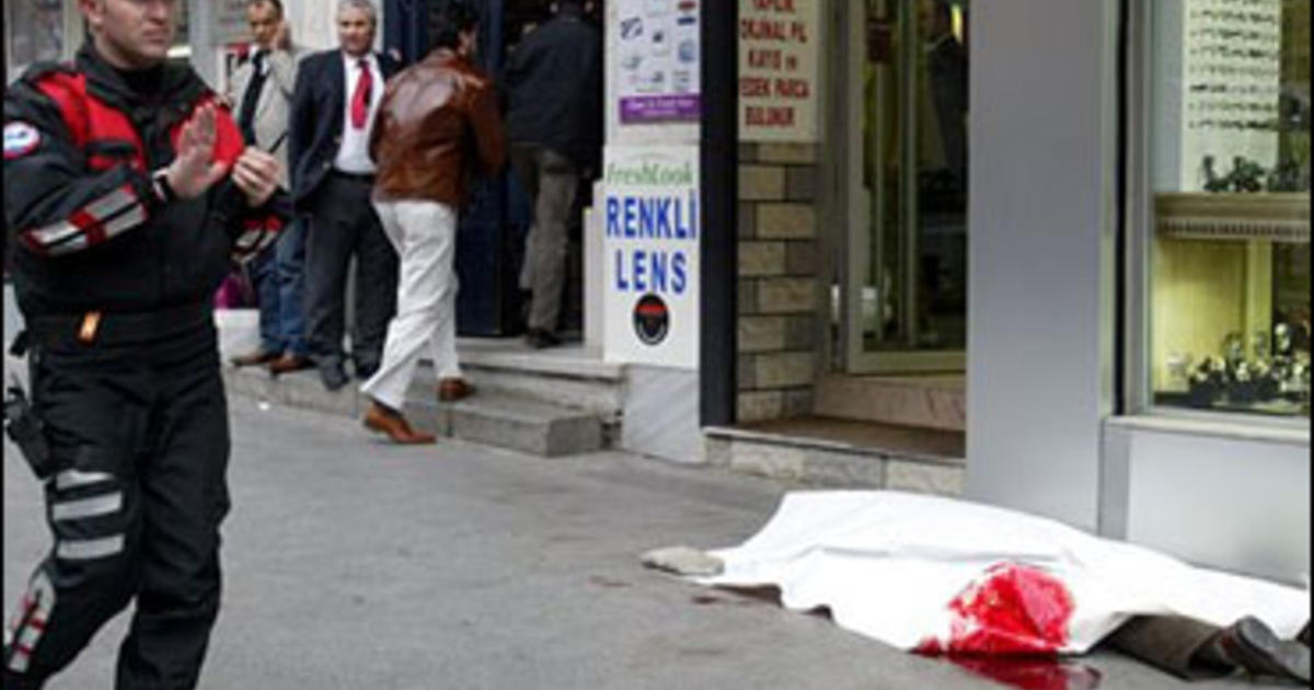 2007 Turkish journalist Hrant Dink is assassinated