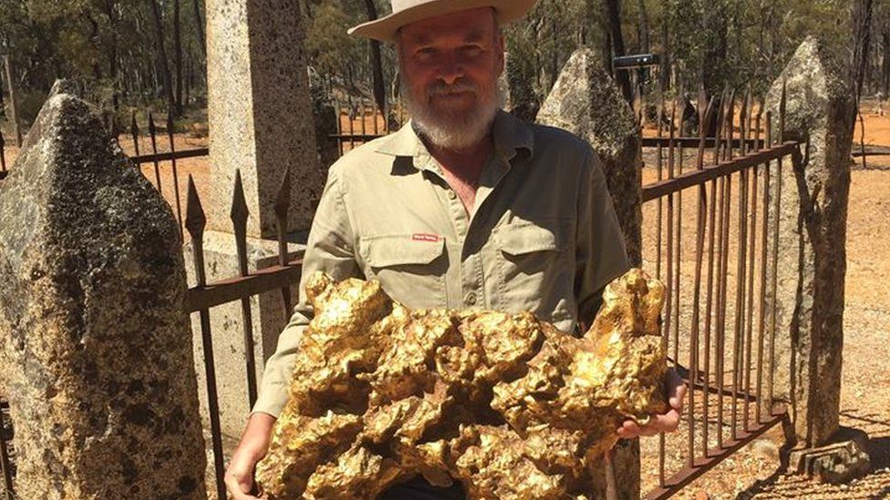 1869 The biggest gold nugget in history is found