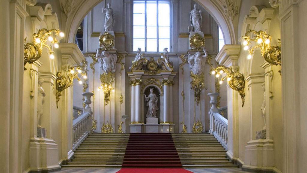 1852 The Hermitage Museum in Saint Petersburg opens to the public