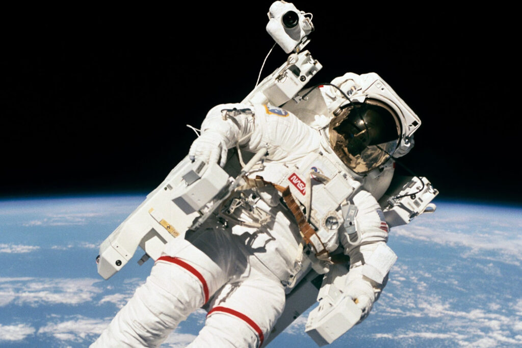 1984 NASA astronauts take the first untethered spacewalk