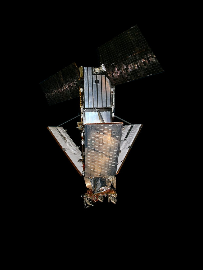 2009 Two satellites collide in space