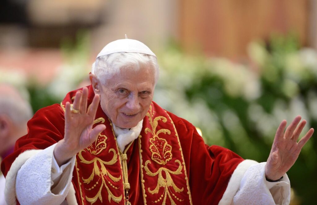 2013 Pope Benedict XVI resigns