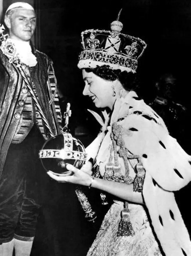 1952 Elizabeth II becomes Queen of the United Kingdom