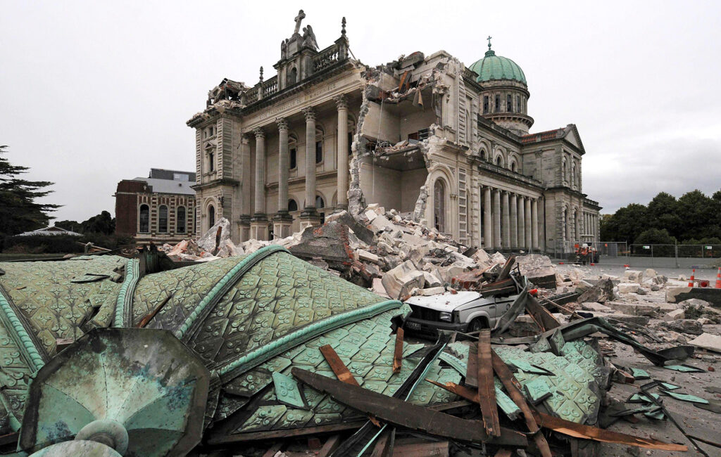 2011 185 people are killed during an earthquake in Christchurch, New Zealand