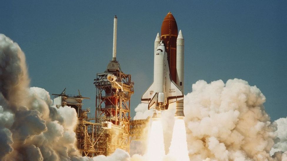 2003 Space Shuttle Columbia disintegrates on its way back to Earth