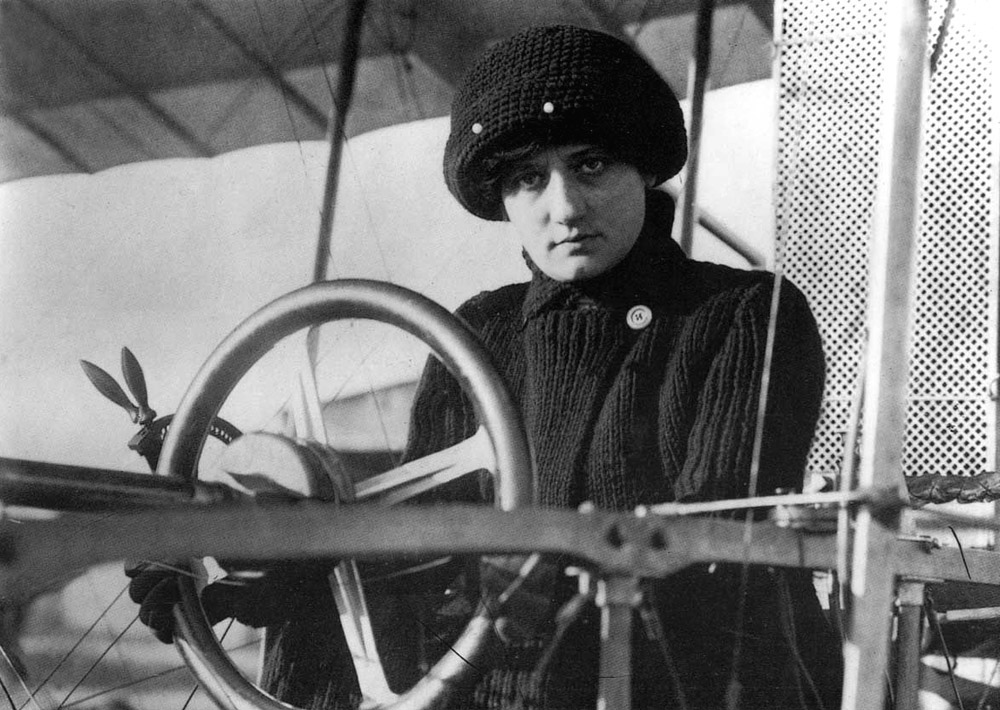 1910 Raymonde de Laroche becomes the first woman with a pilot's license