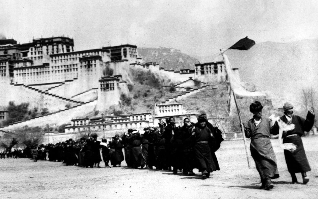 1959 A revolt erupts in Lhasa, sparking the Tibetan uprising