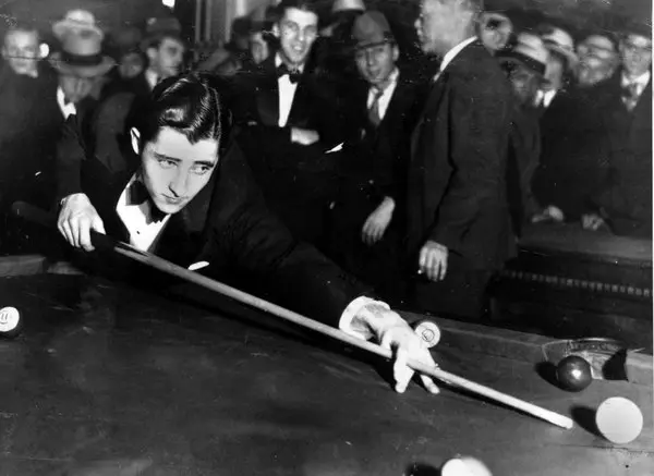1954 Willie Mosconi sets the world record for running most consecutive Pool balls without a miss