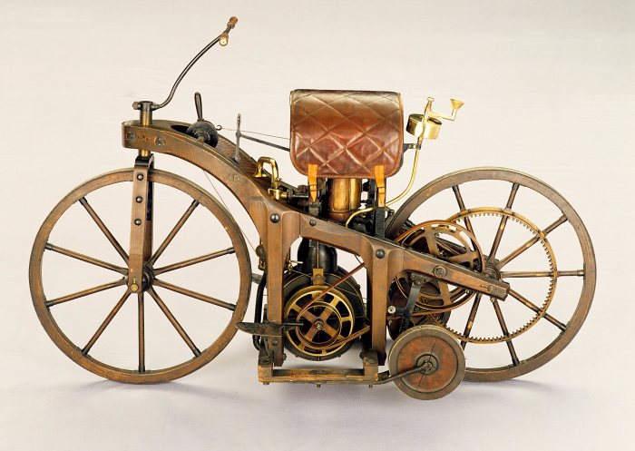1885 Gottlieb Daimler patents his engine design