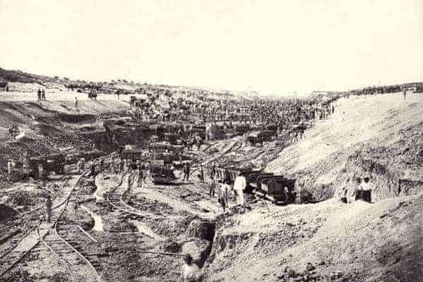 1859 Construction of the Suez Canal begins