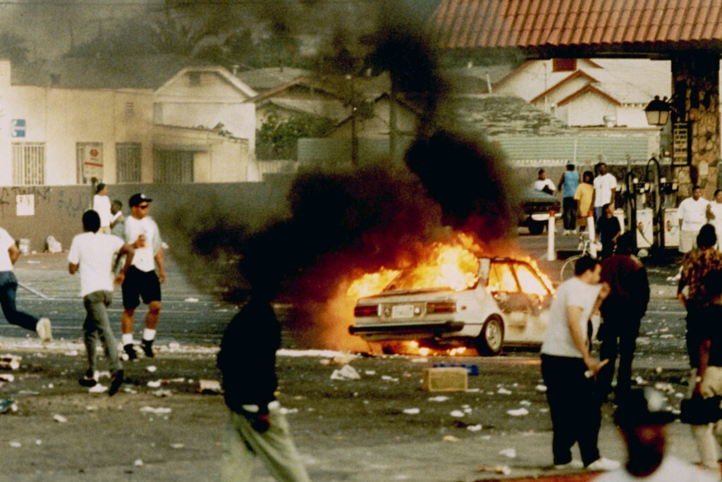 1992 Deadly riots erupt in Los Angeles
