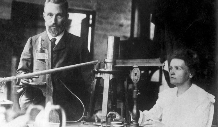 1902 Pierre and Marie Curie discover the radioactive element radium