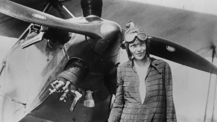 1932 Amelia Earhart becomes the first woman to fly solo nonstop across the Atlantic