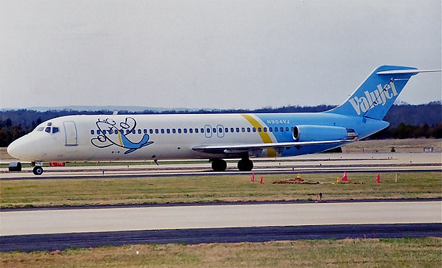 1996 ValuJet flight 592 crashes into the Florida Everglades shortly after takeoff