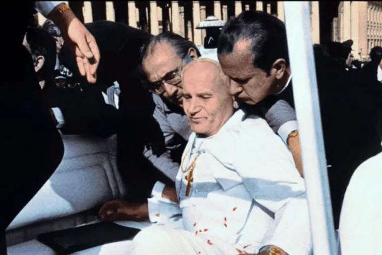 1982 A Spanish priest attempts to assassinate Pope John Paul II