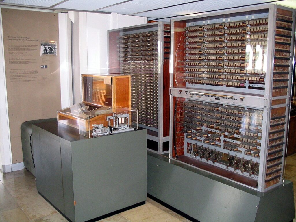 1941 The world's first programmable, fully automatic computer is presented