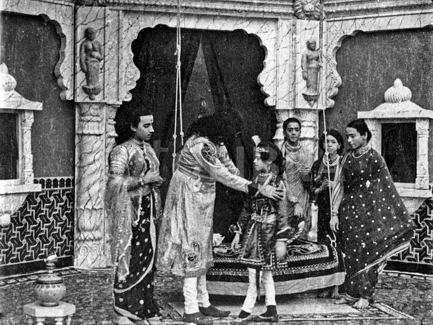 1913 The first Indian full-length feature film is premiered