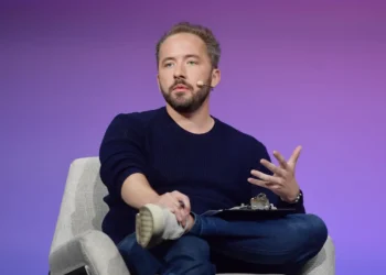 From Frustration to Fortune: How Drew Houston Built Dropbox into a $9 Billion Empire