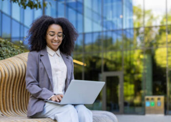 How to Build Strong Business Connections: Expanding on Networking Strategies