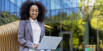How to Build Strong Business Connections: Expanding on Networking Strategies