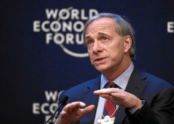 Ray Dalio’s Success Story: From Failure to Billionaire Hedge Fund Titan