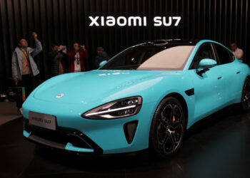 Tesla Shares Decline Amid New Announcements from Chinese Rivals BYD, Xiaomi, and XPeng