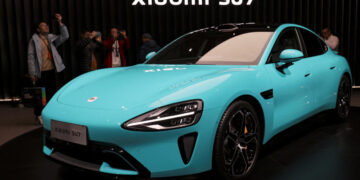 Tesla Shares Decline Amid New Announcements from Chinese Rivals BYD, Xiaomi, and XPeng