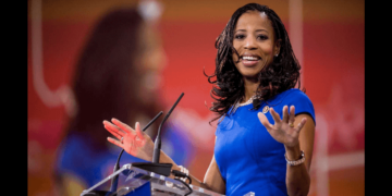 First Black Republican Woman in U.S. Congress, Mia Love, Dies at 49