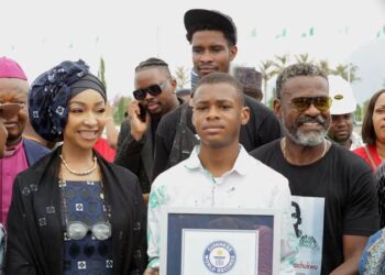 “Impossibility is a Myth”: 15-Year-Old Kanyeyachukwu Okeke Sets Guinness World Record for Largest Art Canvas