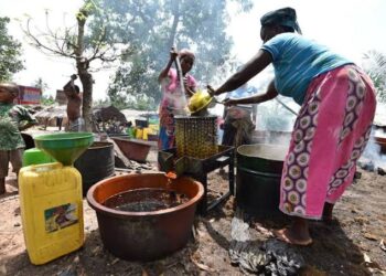 From the Classroom to the Marketplace: Meet the Woman Thriving in Nigeria’s Palm Oil Trade