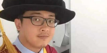 Man with Oxford PhD Becomes Food Delivery Rider in Singapore