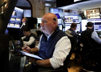 Global Markets Climb After Trump Issues Tariff Notices, Postpones Deadline