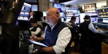 Global Markets Climb After Trump Issues Tariff Notices, Postpones Deadline