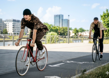 Chinese Student Earns Nearly $50,000 Teaching Adults to Ride Bikes