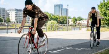 Chinese Student Earns Nearly $50,000 Teaching Adults to Ride Bikes